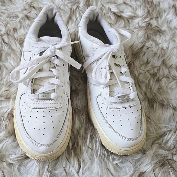 Nike White Airforce 1 Sneakers Size 7🌴✌️ - Picture 1 of 9